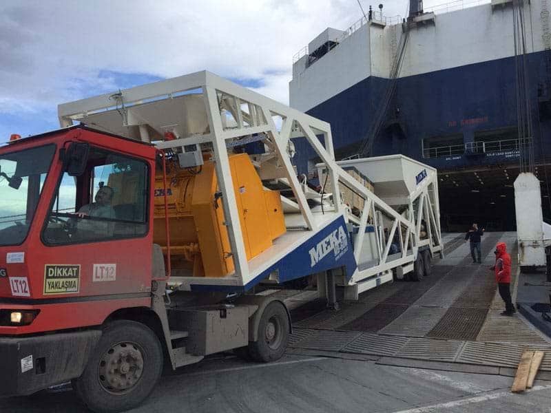 Figure 2 Due to its rigid structure Crash Crusher mobile concrete plant with 2 complete sets of screw conveyors, filters and other silo equipment can be transported with the help of only one single trailer truck.